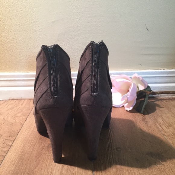 Mossimo Ankle Boots - Picture 4 of 7
